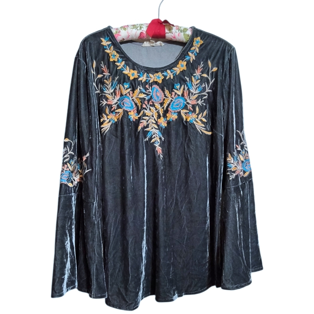 Anthropologie Solitaire Blue Velour Embroidered Boho Top Bell Sleeves Size Med.